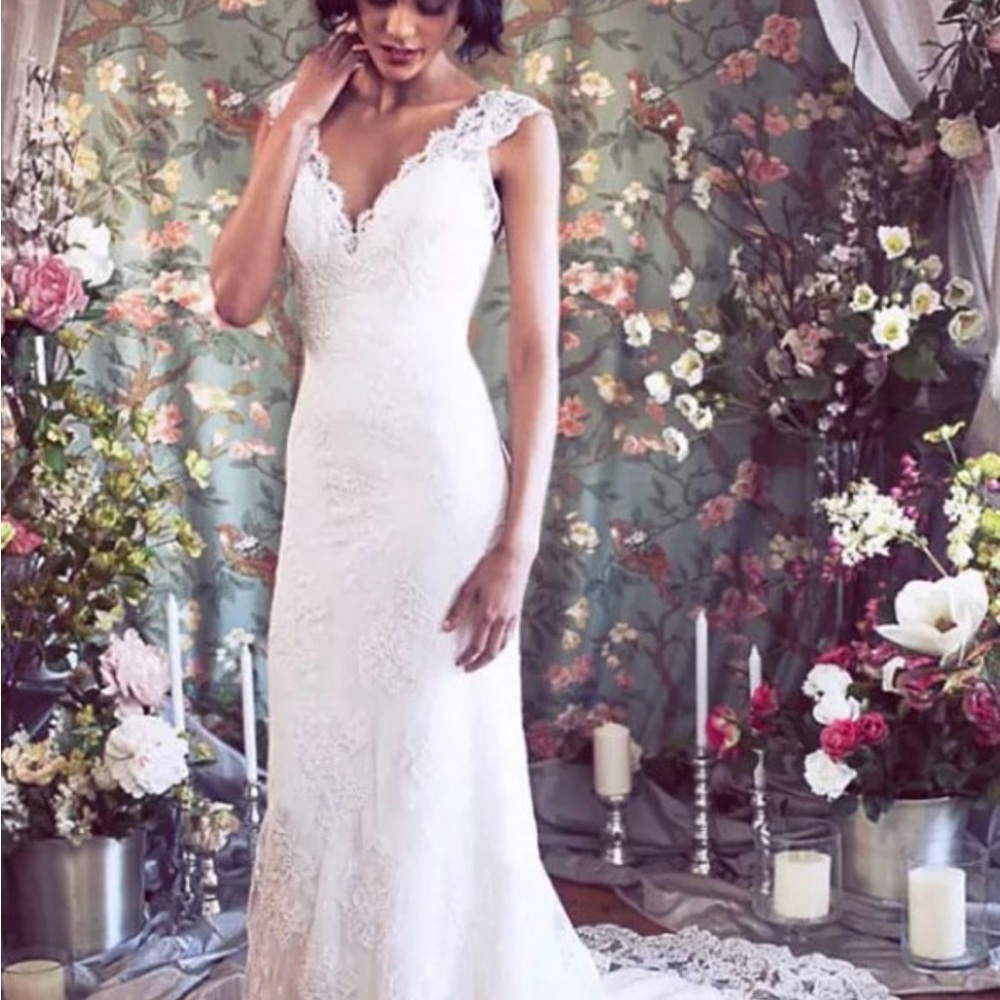Breathtakingly Beautiful Wedding Gown